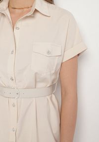 Born2be - Beżowa Sukienka Koszulowa z Bawełną z Ozdobnym Paskiem i Kieszeniami Efrissa. Okazja: na spotkanie biznesowe. Kolor: beżowy. Materiał: bawełna. Długość rękawa: długi rękaw. Typ sukienki: koszulowe. Styl: biznesowy, elegancki, klasyczny #3