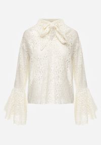 Born2be - Beżowa Wiskozowa Bluzka z Koronki z Bawełną Kokardą i Rozszerzanymi Rękawami Andrice. Okazja: na randkę. Typ kołnierza: kokarda. Kolor: beżowy. Materiał: wiskoza, bawełna, koronka. Wzór: koronka. Styl: klasyczny #6