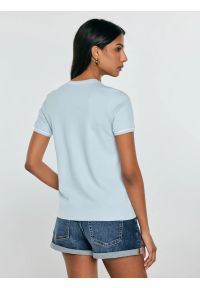 Big-Star - Koszulka damska z kontrastowym wykoŅczeniem jasnoniebieska Lemoure 400. Okazja: na co dzień. Kolor: niebieski. Materiał: dzianina, skóra, materiał. Długość rękawa: krótki rękaw. Wzór: geometria, haft, gładki. Styl: casual, klasyczny, elegancki #3