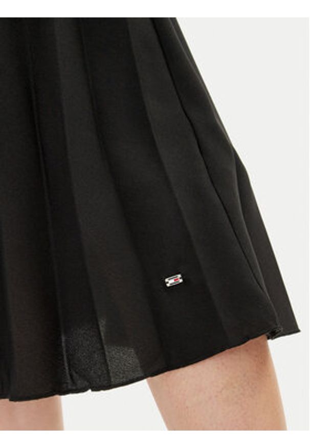 TOMMY HILFIGER - Tommy Hilfiger Sukienka codzienna WW0WW42020 Czarny Regular Fit. Okazja: na co dzień. Kolor: czarny. Materiał: wiskoza. Typ sukienki: proste. Styl: casual