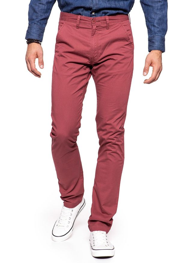 Lee - LEE SPODNIE MĘSKIE CHINO OXBLOOD L768FT58. Materiał: jeans, materiał. Styl: elegancki, wizytowy, klasyczny