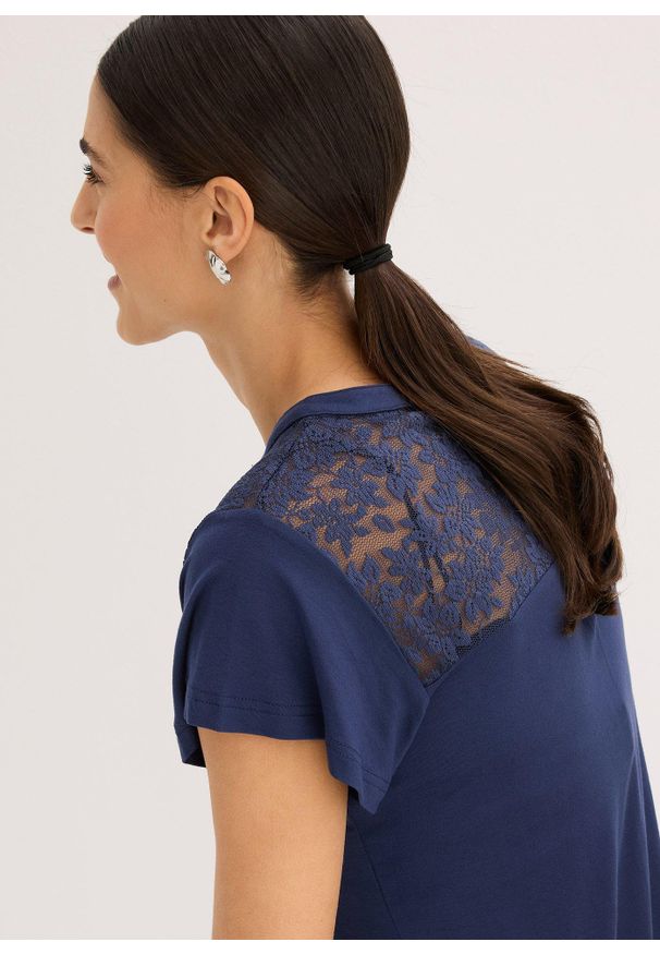 bonprix - T-shirt z dekoltem henley z mieszanki wiskozy. Typ kołnierza: typu henley. Kolor: niebieski. Materiał: wiskoza, koronka. Wzór: koronka