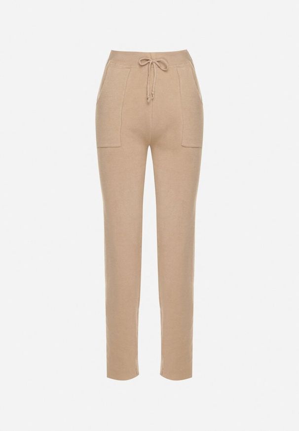 Born2be - Ciemnobeżowe Sweterkowe Spodnie z Wełną z Ozdobnymi Kieszeniami Monilana. Okazja: na co dzień. Kolor: beżowy. Materiał: wełna. Styl: casual