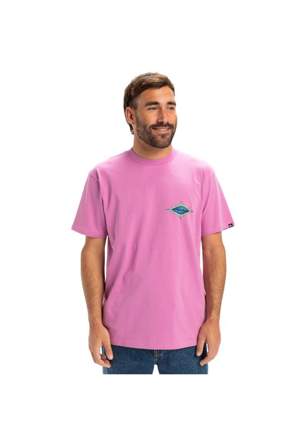 Quiksilver - Koszulka z krótkim rękawem dla Mężczyzn EV BEACH BLAST Fioletowy. Kolor: fioletowy. Materiał: materiał, bawełna. Długość rękawa: krótki rękaw. Długość: krótkie. Wzór: nadruk