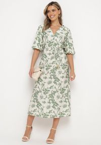 Born2be - Zielono-Biała Rozkloszowana Sukienka z Wiskozy Wykończona Bufiastymi Rękawami Maranea. Okazja: na co dzień. Typ kołnierza: dekolt w serek. Kolor: zielony. Materiał: wiskoza. Typ sukienki: proste, w kształcie A. Styl: klasyczny, casual, elegancki #7