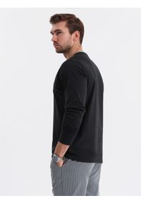 Ombre Clothing - Bawełniany longsleeve męski z dekoltem U w paski i haftem – czarny V4 - Rozmiar: XL. Kolor: czarny. Materiał: bawełna. Długość rękawa: długi rękaw. Wzór: haft, paski. Styl: sportowy