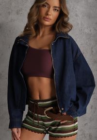 Renee - Niebieska Przejściowa Kurtka Jeansowa Balloon z Bawełny z Kołnierzykiem Abijena. Kolor: niebieski. Materiał: bawełna, jeans. Wzór: koronka. Styl: elegancki, wizytowy #8