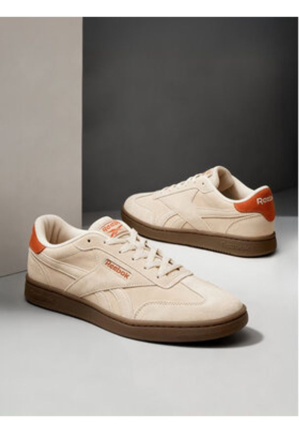 Reebok Sneakersy CEO-FORTE LOUNGER AR30252W-OOT Beżowy. Kolor: beżowy. Materiał: skóra, zamsz