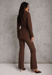 Renee - Brązowy Komplet o Garniturowym Kroju z Marynarką z Wiązaniem i Spodniami Falestra. Kolor: brązowy #5