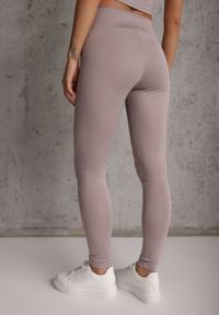 Renee - Jasnoszare Legginsy Basic z Modelującą Wstawką w Pasie Liacan. Okazja: na co dzień. Kolor: szary. Długość: krótkie. Styl: casual #3