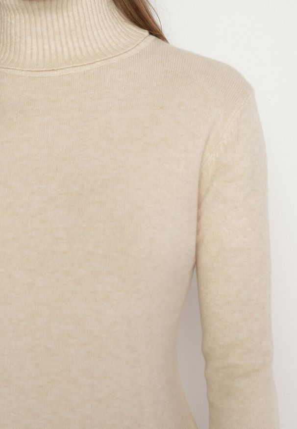 Born2be - Beżowy Sweter z Golfem z Domieszką Kaszmiru i Wiskozy Zaisma. Okazja: na co dzień. Typ kołnierza: golf. Kolor: beżowy. Materiał: wiskoza, kaszmir. Długość rękawa: długi rękaw. Długość: długie. Styl: elegancki, casual