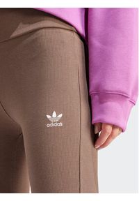 Adidas - adidas Spodnie dzianinowe Essentials IR5945 Brązowy Flare Fit. Kolor: brązowy. Materiał: bawełna #4