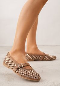 Renee - Brązowe Balerinki w Stylu Mary Jane z Cyrkoniami i Ażurową Cholewką Lyphenne. Kolor: brązowy. Materiał: satyna, jeans. Szerokość cholewki: normalna. Wzór: ażurowy. Styl: glamour, klasyczny #7