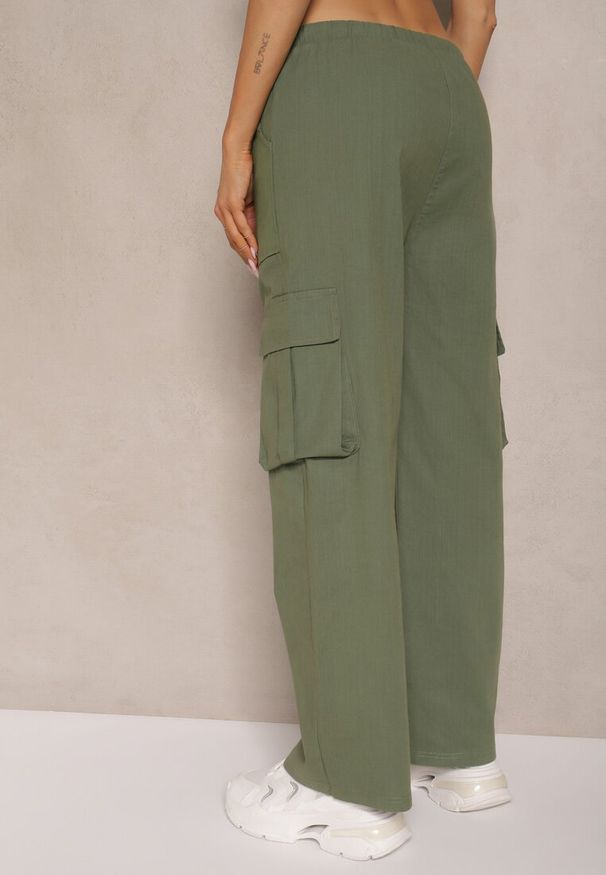 Renee - Ciemnozielone Spodnie z Bawełny o Szerokim Kroju Cargo High Waist Katienne. Okazja: na spacer, na co dzień. Stan: podwyższony. Kolor: zielony. Materiał: bawełna. Styl: casual