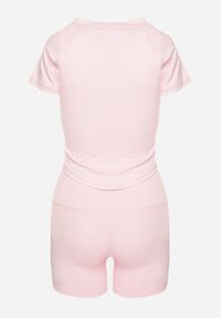 Born2be - Różowy Komplet Sportowy T-shirt i Szorty z Ozdobnym Lampasem Zorettia. Kolor: różowy. Materiał: jeans
