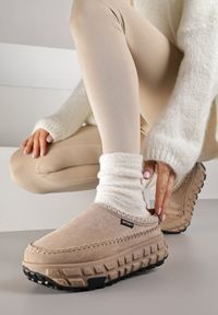Born2be - Ciemnobeżowe Niskie Śniegowce na Grubej Tłoczonej Podeszwie Arevire. Okazja: na co dzień. Kolor: beżowy. Materiał: jeans. Styl: casual