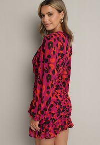 Born2be - Czerwona Panterkowa Kopertowa Sukienka Ozdobiona Marszczeniem i Falbaną Valentica. Okazja: na spacer. Typ kołnierza: dekolt w kształcie V. Kolor: czerwony. Długość rękawa: długi rękaw. Wzór: aplikacja. Sezon: jesień. Typ sukienki: kopertowe. Styl: klasyczny, elegancki #5