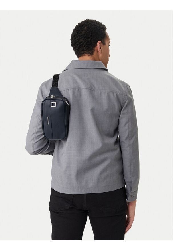 Armani Exchange Nerka XM002037 AF19931 UB100 Granatowy. Kolor: niebieski. Materiał: skóra