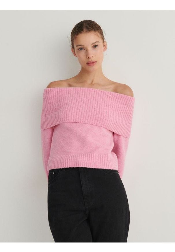 Reserved - Sweter z odkrytymi ramionami - różowy. Kolor: różowy. Materiał: wełna, dzianina