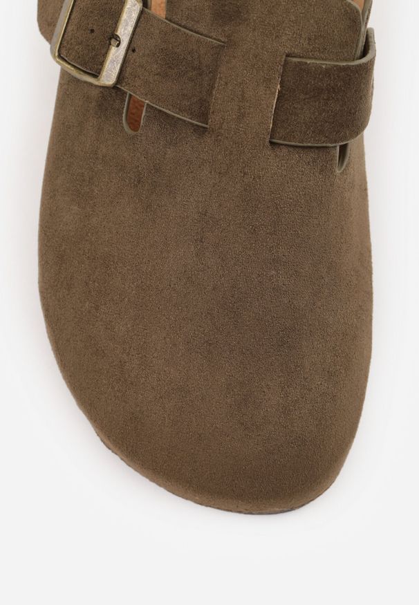 Born2be - Zielone Klapki w Stylu Chodaków na Korkowej Podeszwie z Klamrą Saleilla. Okazja: na co dzień. Kolor: zielony. Materiał: jeans. Sezon: lato. Styl: casual, klasyczny