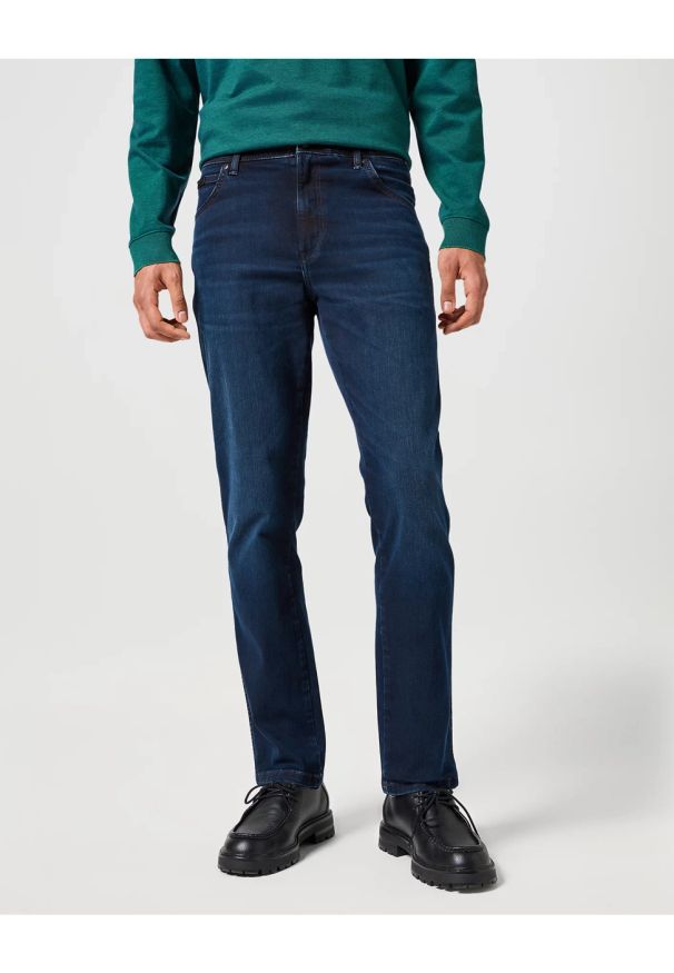 Lee - WRANGLER MĘSKIE SPODNIE JEANSOWE TEXAS SLIM MIDNIGHT RODEO 112358219 W12S017433. Okazja: na co dzień. Sezon: jesień, lato, zima, wiosna. Styl: casual, klasyczny