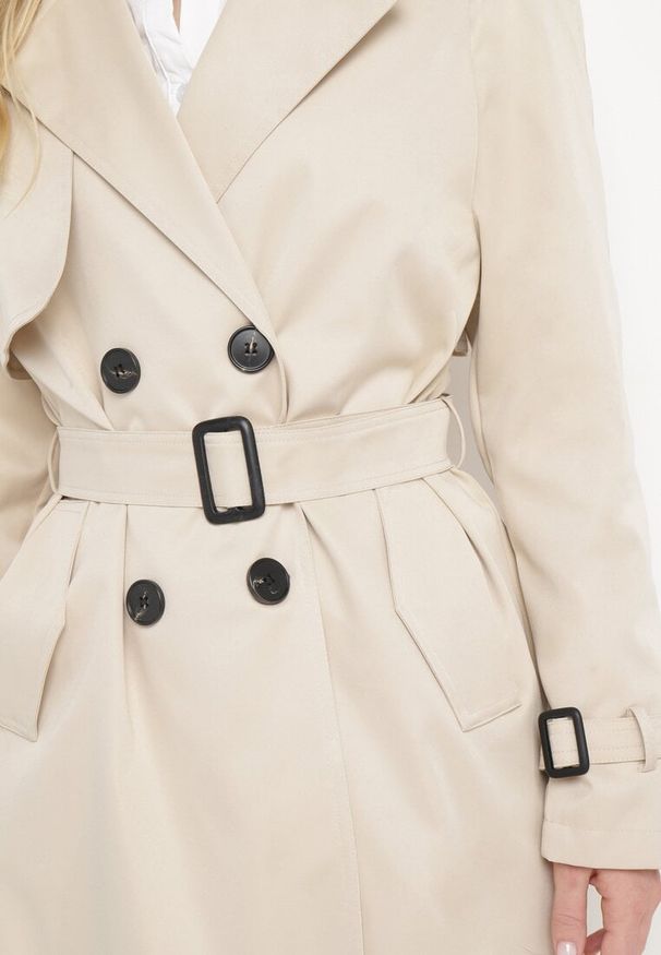 Born2be - Beżowy Długi Płaszcz Trencz o Klasycznym Fasonie z Paskiem Nasde. Okazja: na co dzień. Kolor: beżowy. Materiał: jeans. Długość: długie. Styl: klasyczny