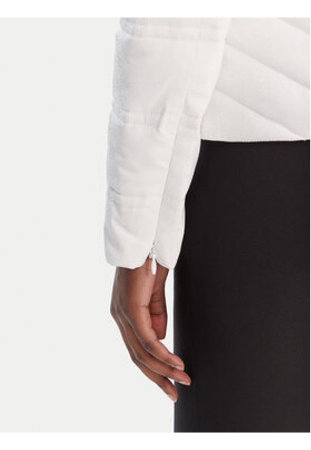 Guess Kurtka przejściowa W6RL02 WJ492 Biały Regular Fit. Kolor: biały. Materiał: syntetyk