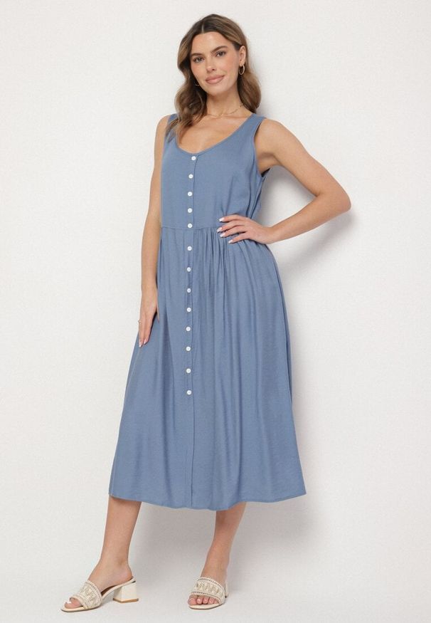 Born2be - Niebieska Wiskozowa Sukienka o Rozkloszowanym Kroju z Guzikami Natesana. Okazja: na co dzień, na spacer. Kolor: niebieski. Materiał: wiskoza. Typ sukienki: proste. Styl: casual