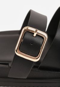 Born2be - Czarne Klapki z Przeplatanymi Paskami i Klamrą Ravelya. Okazja: na co dzień, na spacer. Kolor: czarny. Materiał: jeans. Sezon: lato. Styl: boho, casual, klasyczny #3