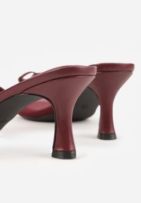 Born2be - Bordowo-Czerwone Siateczkowe Klapki na Szpilce Ozdobione Kokardą Vikisae. Okazja: na co dzień. Kolor: czerwony. Materiał: jeans. Wzór: aplikacja. Obcas: na szpilce. Styl: casual #4