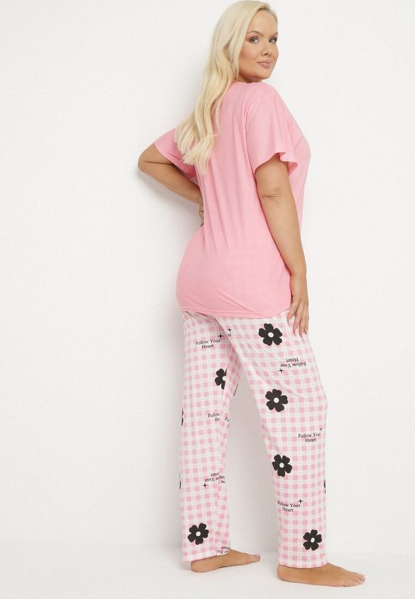 Born2be - Różowy Komplet Piżamowy z Motywem Kwiatowym Spodnie i T-shirt Milossa. Kolekcja: plus size. Kolor: różowy. Długość: krótkie. Wzór: kwiaty