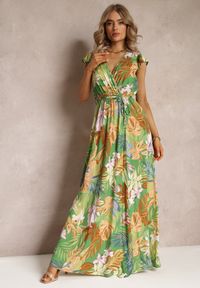 Renee - Zielona Rozkloszowana Sukienka Maxi z Wiskozy w Kwiaty Shalu. Typ kołnierza: dekolt kopertowy, kołnierz z falbankami. Kolor: zielony. Materiał: wiskoza. Wzór: kwiaty. Typ sukienki: kopertowe. Długość: maxi