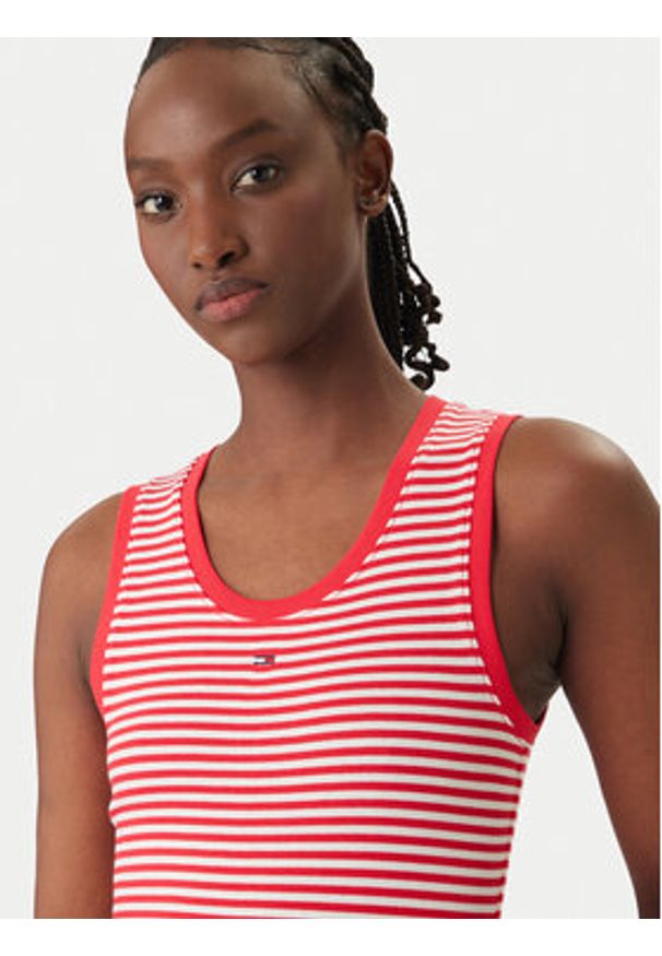 Tommy Jeans Top Essential DW0DW20673 Czerwony Slim Fit. Kolor: czerwony. Materiał: bawełna