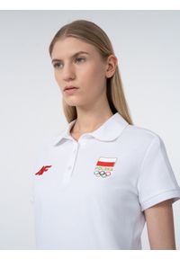 4f - Koszulka polo regular damska Polska - Pekin 2022. Typ kołnierza: polo. Kolor: biały. Materiał: bawełna, dzianina. Wzór: haft. Sezon: zima. Styl: klasyczny #2