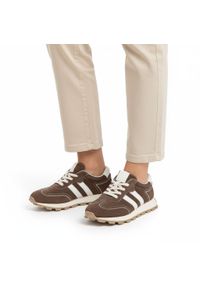 Sneakersy damskie S.Barski, sportowy fason sznurowanie stabilna podeszwa dobra przyczepność wygodna konstrukcja miękkie wnętrze, brązowe, LR61-7097. Okazja: na co dzień. Zapięcie: sznurówki. Kolor: brązowy. Materiał: jeans, zamsz. Szerokość cholewki: normalna #2