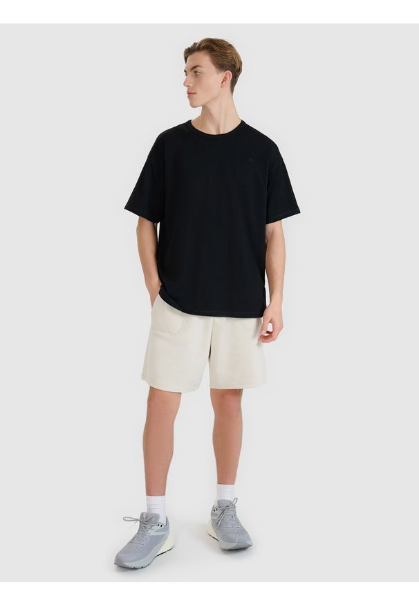 4f - 4F T-shirt oversize gładki uniseks - czarny L. Okazja: na co dzień. Kolor: czarny. Materiał: dzianina, jersey, bawełna. Długość rękawa: krótki rękaw. Długość: krótkie. Wzór: gładki. Styl: casual, klasyczny, sportowy