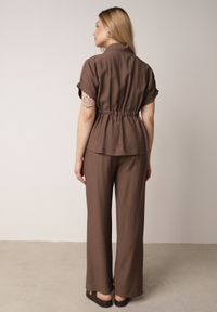 Born2be - Ciemnobeżowy Wiskozowy Komplet Spodnie i Bluzka Koszulowa z Wiązaniem w Talii Irinryss. Kolor: beżowy. Materiał: wiskoza #7