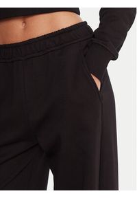 Versace Jeans Couture Spodnie dresowe 79HAAT05 CF01T Czarny Regular Fit. Kolor: czarny. Materiał: bawełna #4