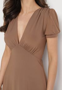 Born2be - Brązowa Sukienka Rozkloszowana z Wiskozą z Poduszkami w Ramionach Awerla. Okazja: na co dzień. Typ kołnierza: dekolt w kształcie V. Kolor: brązowy. Materiał: wiskoza. Długość rękawa: krótki rękaw. Styl: casual, elegancki, klasyczny #4
