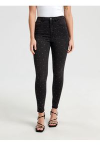 Sinsay - Jeansy skinny high waist - czarny. Stan: podwyższony. Kolor: czarny #1