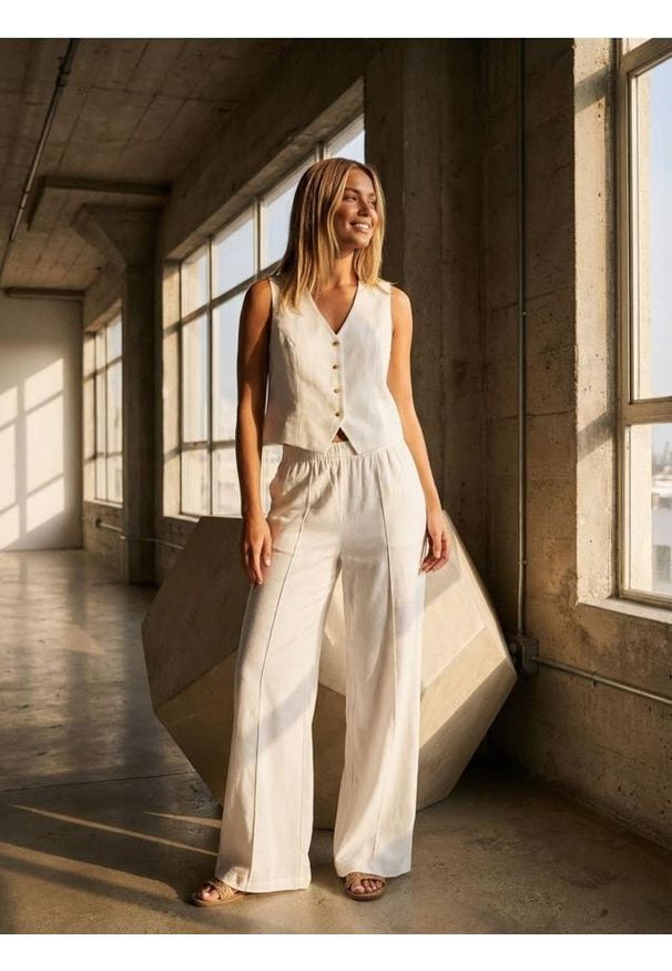 Sinsay - Spodnie wide leg z ozdobnymi przeszyciami - kremowy. Kolor: kremowy