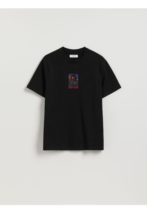 Reserved - T-shirt comfort z nadrukiem - czarny. Kolor: czarny. Materiał: bawełna, dzianina. Wzór: nadruk