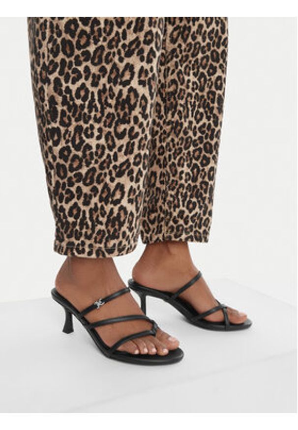 Juicy Couture Japonki CEO-CWBFS20-50 Czarny. Kolor: czarny. Materiał: skóra