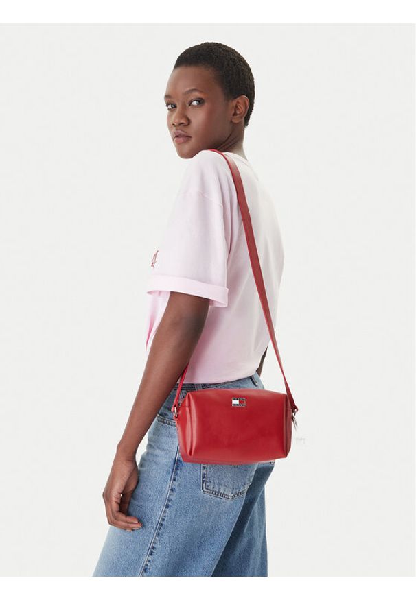 Tommy Jeans Torebka Tjw City Charm Camera Bag AW0AW18456 Czerwony. Kolor: czerwony. Materiał: skórzane