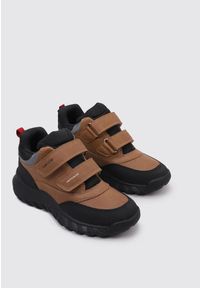 Geox - Buty GEOX J SIMBYOS BOY B ABX Brązowy. Kolor: brązowy. Materiał: syntetyk, tkanina. Sport: turystyka piesza