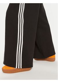 Adidas - adidas Spodnie dresowe 3-Stripes IY7255 Czarny Loose Fit. Kolor: czarny. Materiał: bawełna #5