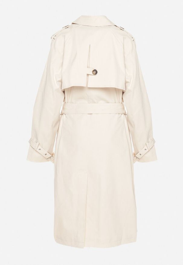 Born2be - Jasnobeżowy Płaszcz Dwurzędowy Trencz Ozdobiony Paskiem i Pagonami Malwissa. Okazja: na co dzień. Kolor: beżowy. Materiał: jeans. Wzór: aplikacja. Sezon: wiosna, jesień. Styl: casual, elegancki