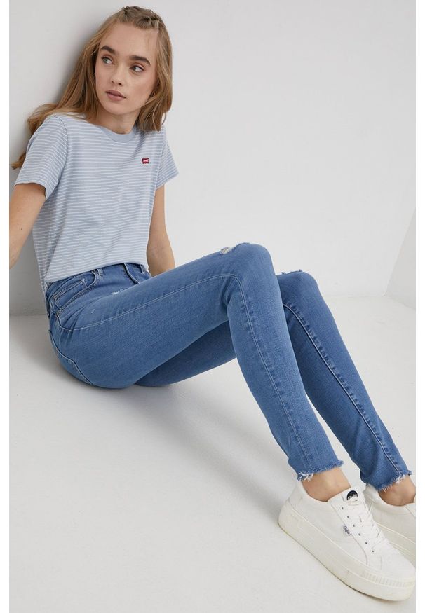 Levi's® - Levi's T-shirt bawełniany. Okazja: na co dzień, na spotkanie biznesowe. Kolor: niebieski. Materiał: bawełna. Styl: biznesowy, casual