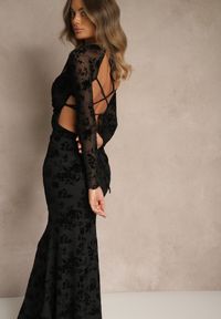 Renee - Czarna Sukienka VICES Bodycon z Siateczki Ozdobionej Wzorem w Kwiaty Rivita. Okazja: na imprezę. Typ kołnierza: dekolt kwadratowy. Kolor: czarny. Wzór: aplikacja, kwiaty. Typ sukienki: bodycon. Styl: elegancki