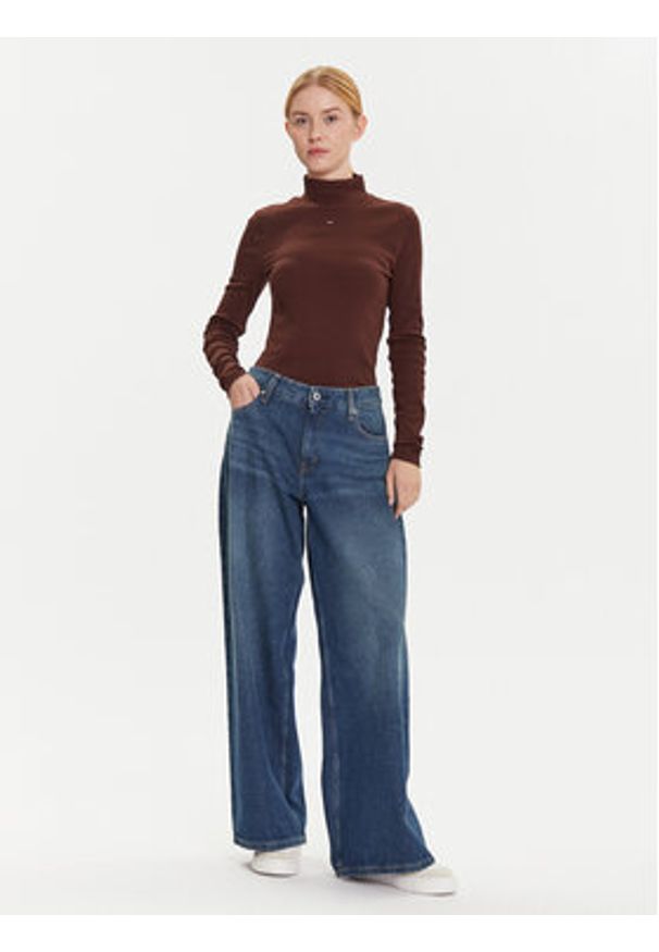 Tommy Jeans Bluzka Essential DW0DW19830 Brązowy Slim Fit. Kolor: brązowy. Materiał: bawełna